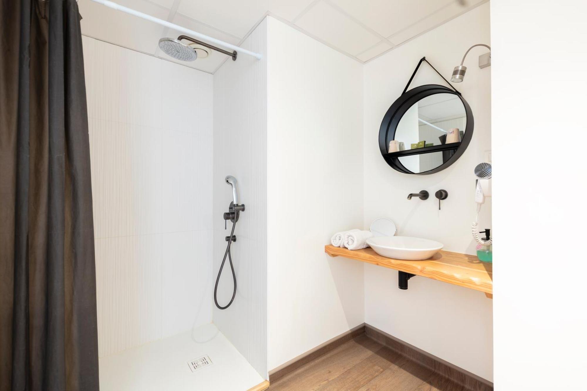 Hotel Restaurant Les Glycines Vieille-Brioude Room photo